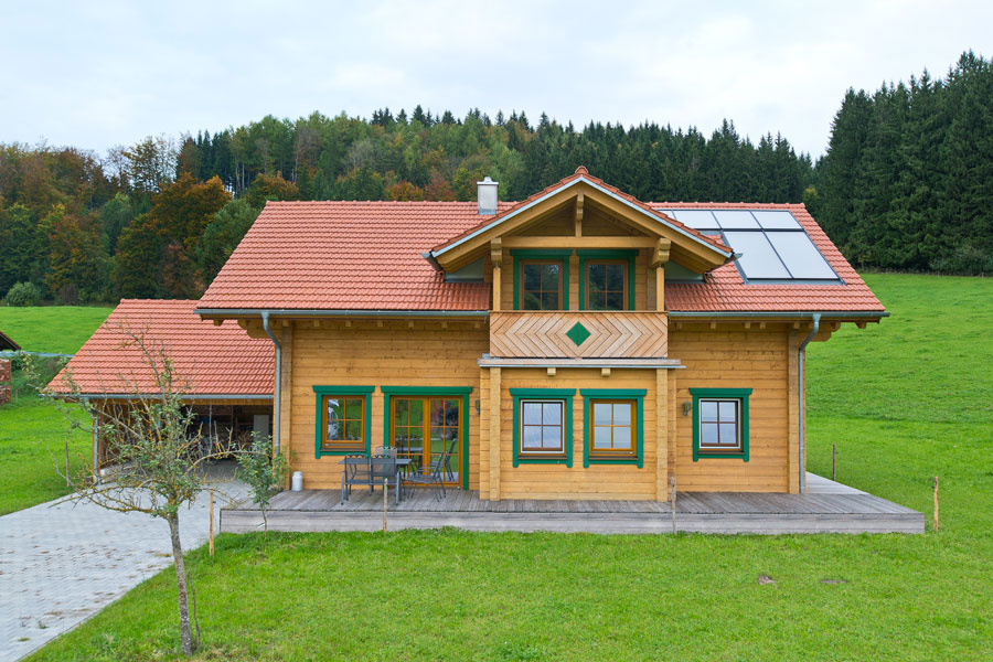Holzhaus aus Kantholzbalken "Zech"