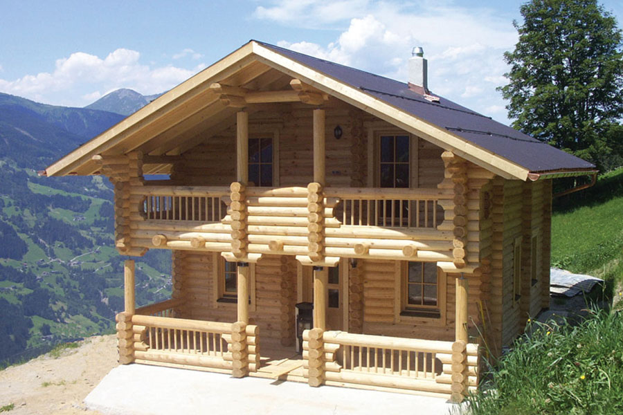 Holzhaus aus massiven Rundbalken "Gruber"