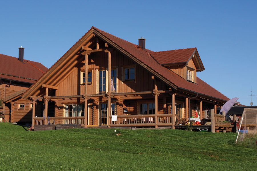 Holzhaus aus Rundholzbalken "Landthaler"